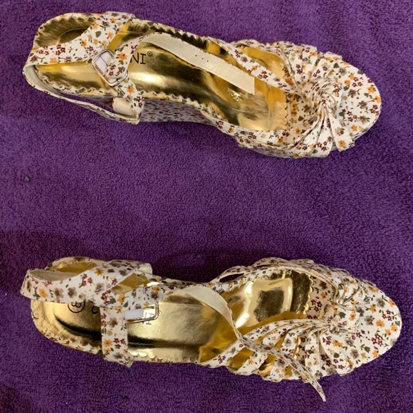 Heels - Picture 2 of 3